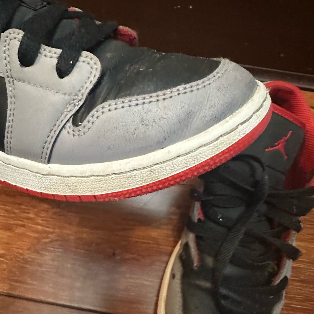 Nike Black and Red Athletic Shoes - Picture 7 of 9